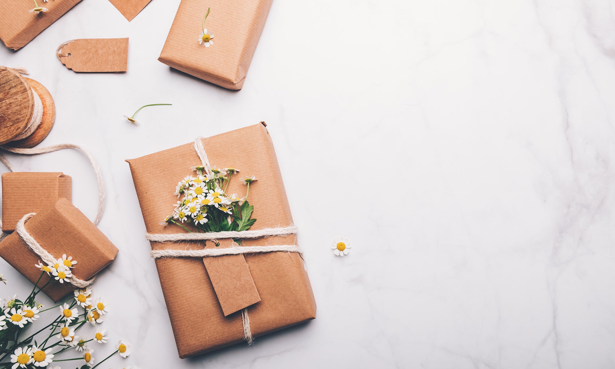 Gift wrapping with natural vegetable-tanned leather accessory by HappyPatina.