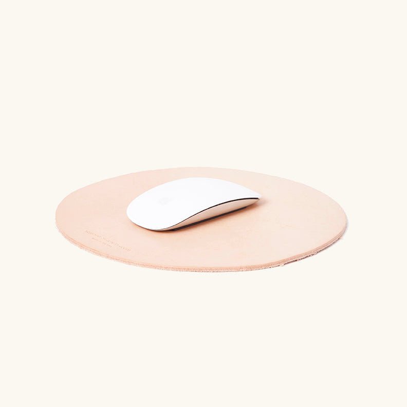 Round mousepad made of natural vegetable‑tanned leather by Happy Patina
